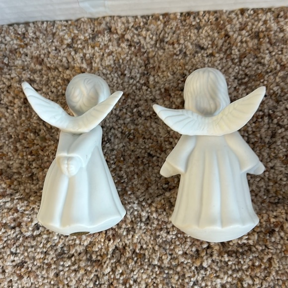 Giftco vintage kissing angel figurines.  Bisque porcelain. - Picture 3 of 5